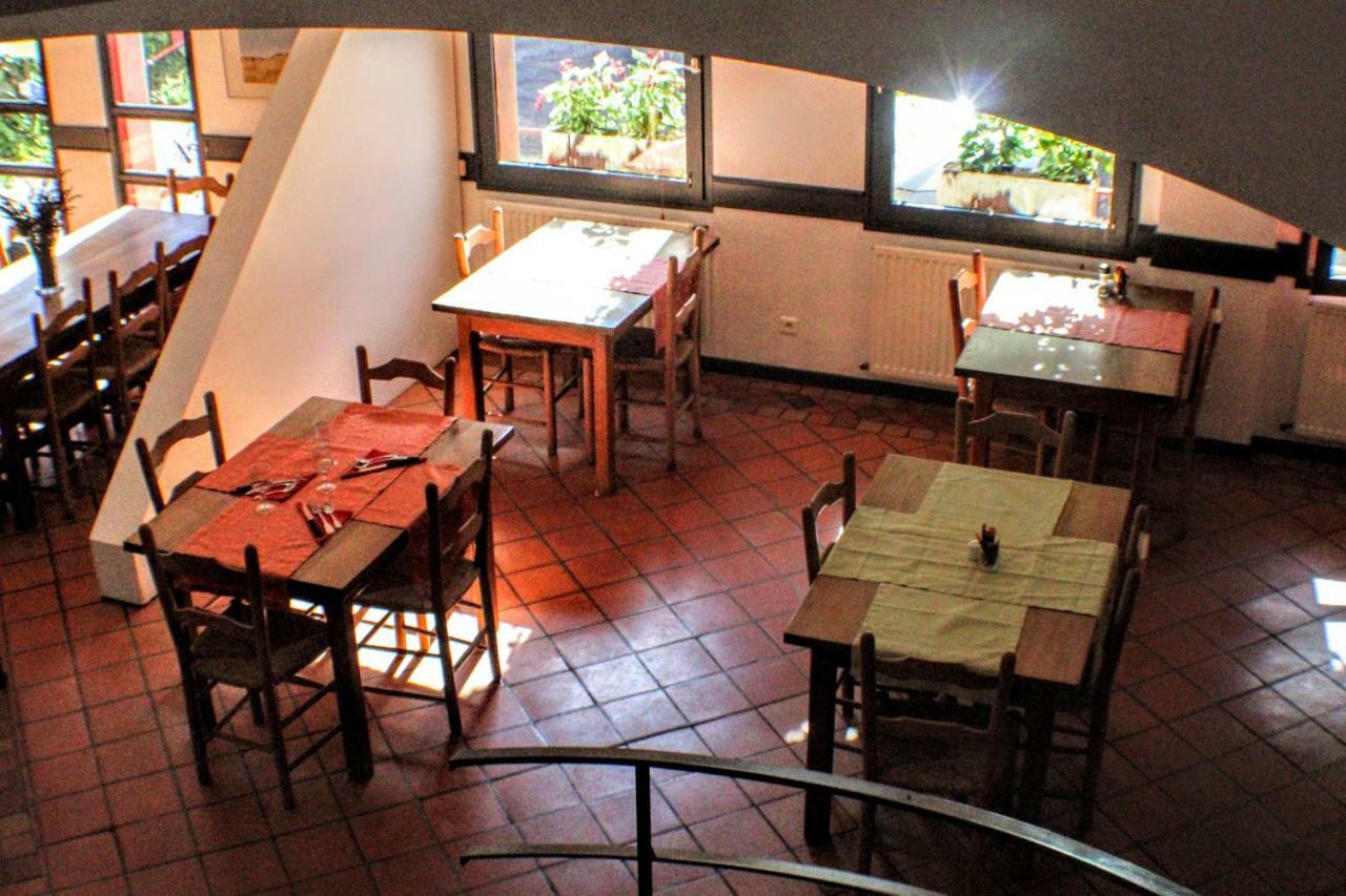 Hotel Les Vignes Rouges Ispagnac 외부 사진